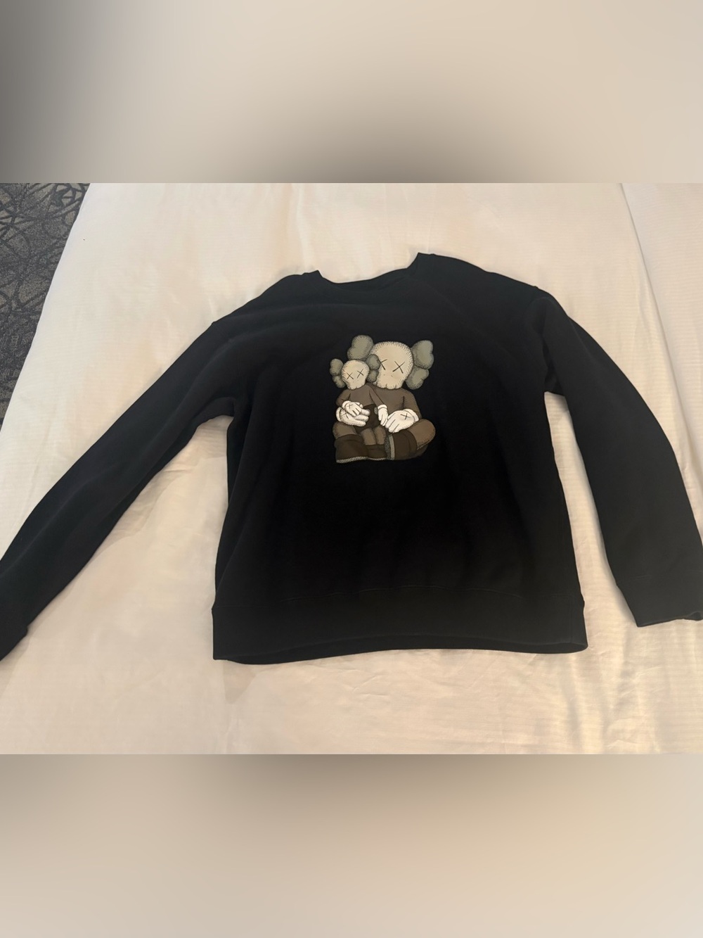 KAWS x UNIQLO Collab Crewneck Longsleeve Size L
